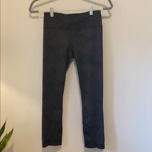 Women's Size 2 Camo Capri Lululemon Leggings